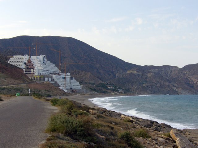 Hotel ilegal "El Algarrobico" en el municipio de Carboneras (Cabo de Gata-Níjar)
