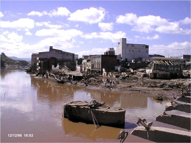 Imágenes de Tegucigalpa, Honduras tras el paso del huracán Mitch en octubre de 1998